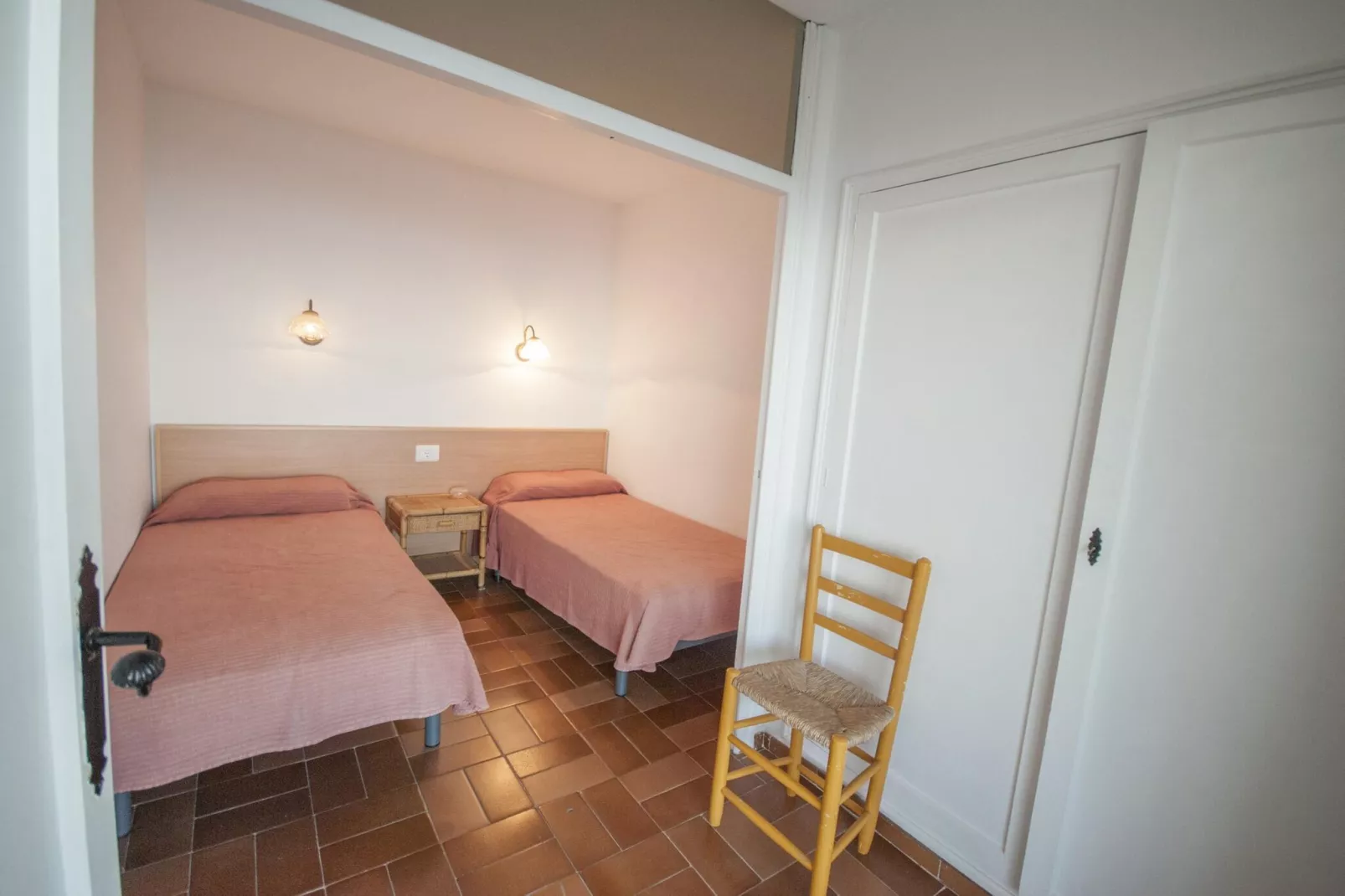 Medas 17-Bedroom