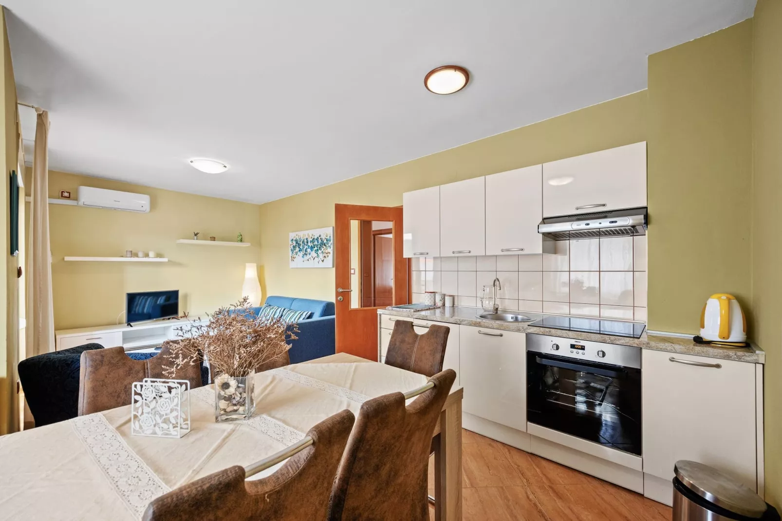 Apartments Neda - Two Bedroom Apartment Maslina-Dining room