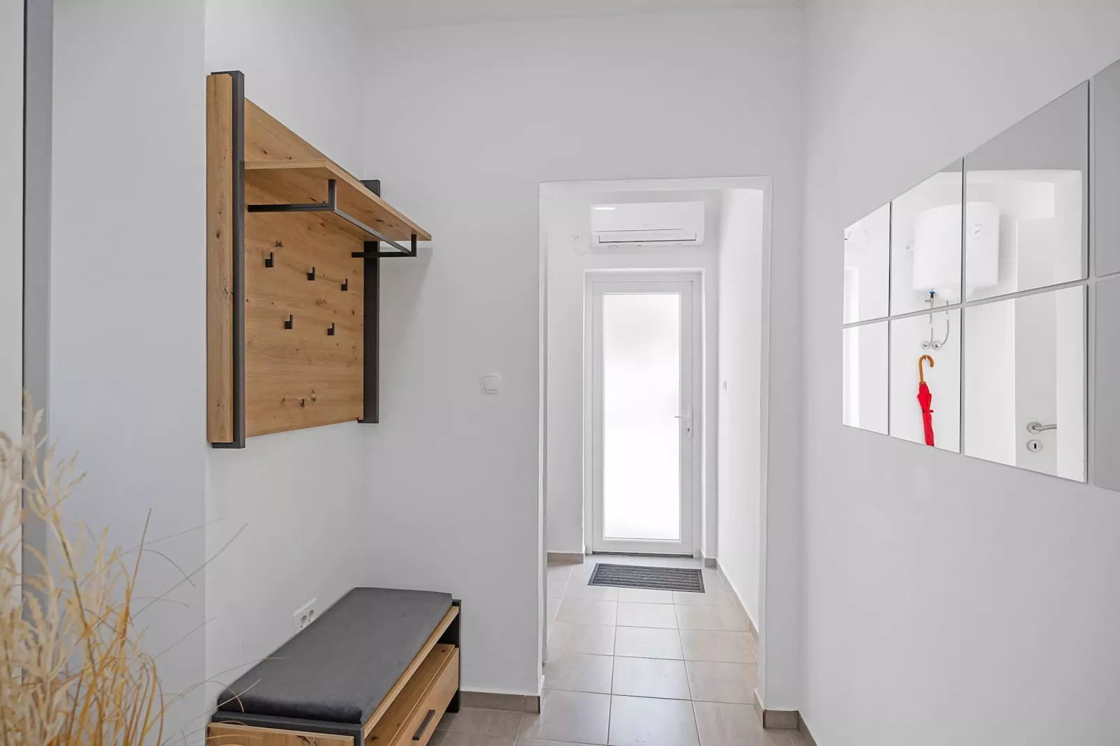 Max - Garden view, One Bedroom Apt. With Terrace-Palier