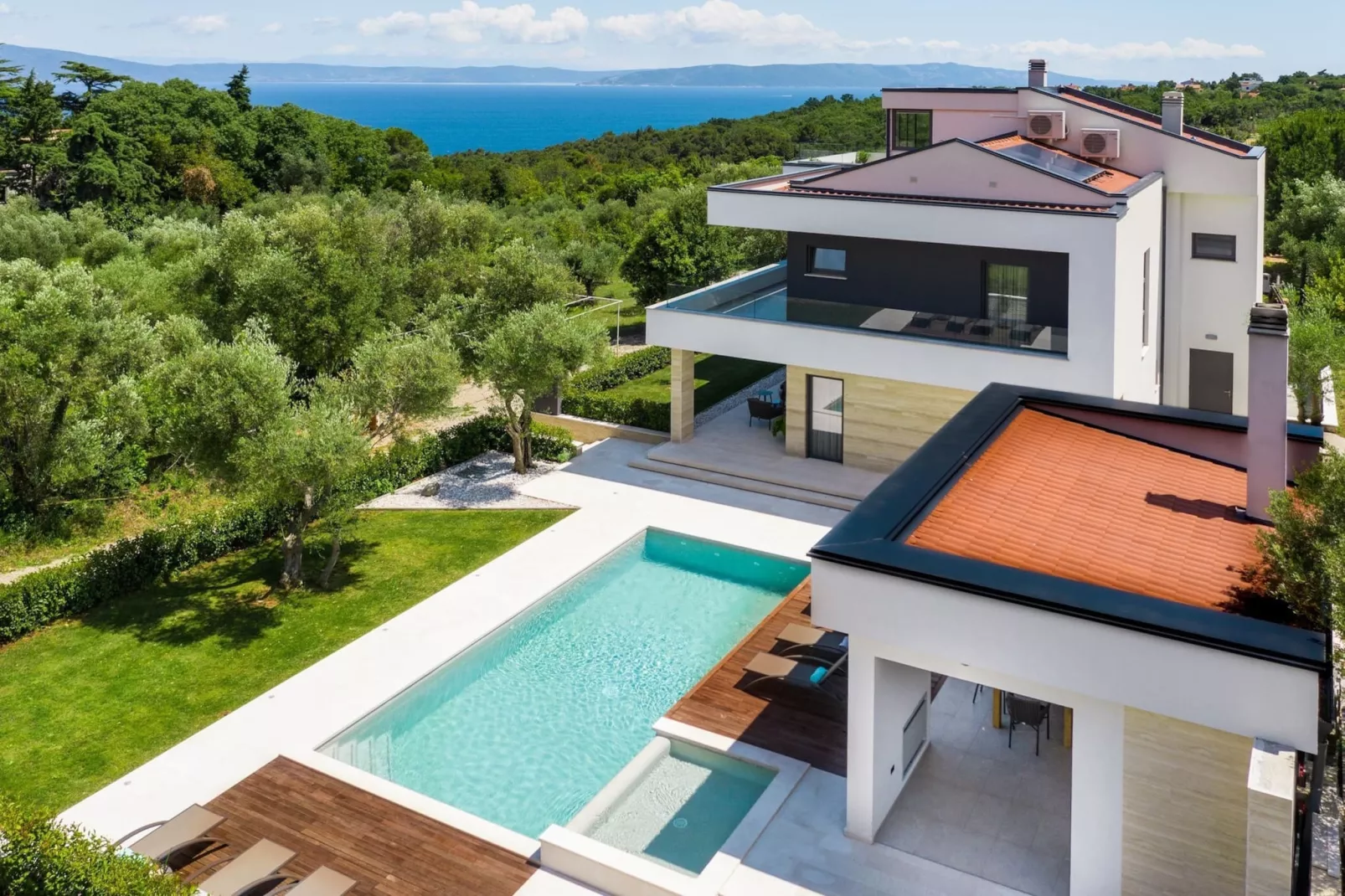 Luxurious Villa Laurea-Pool