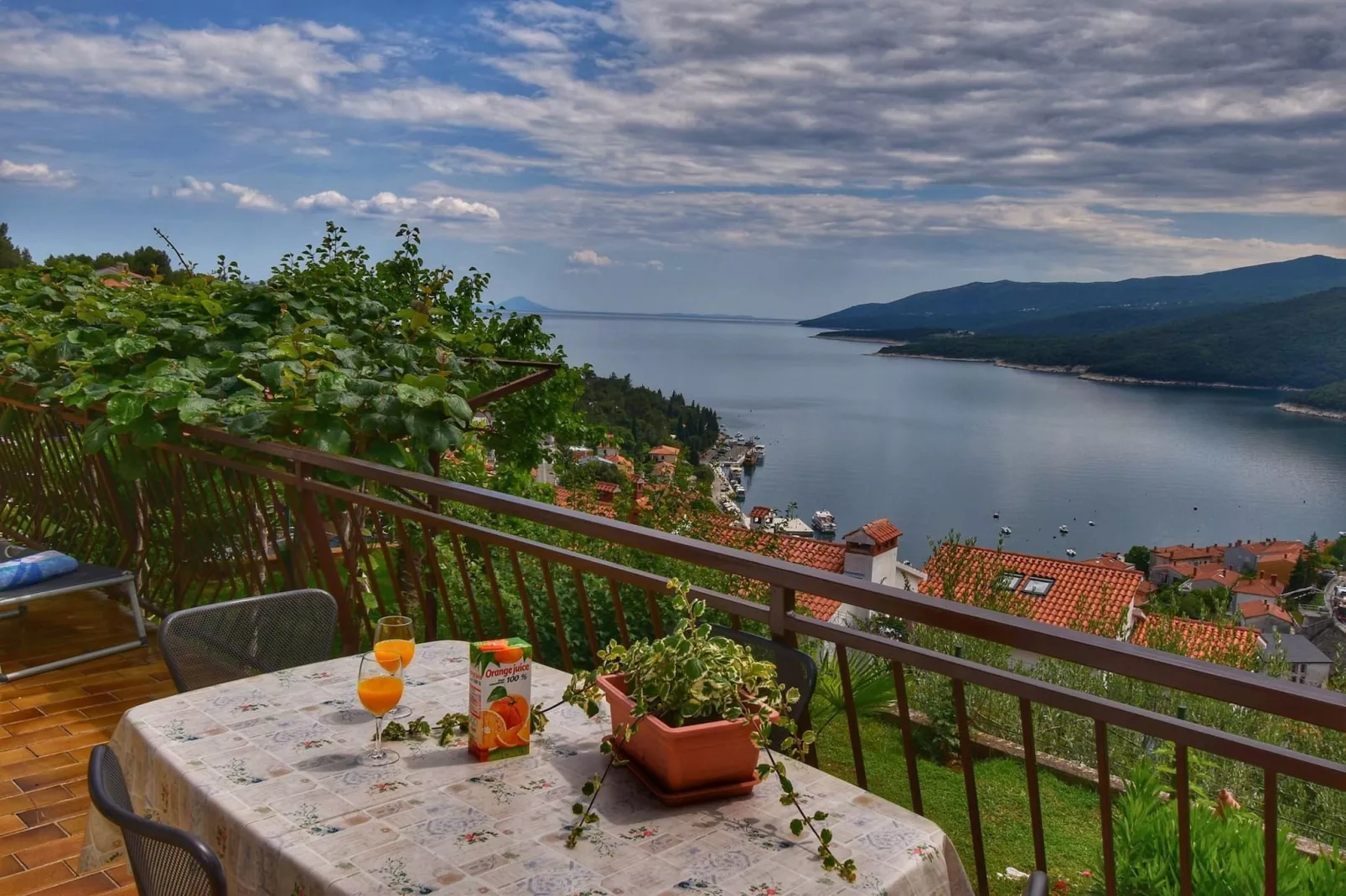 Apartment Neda with Wonderful Sea View-Terrassenbalkon