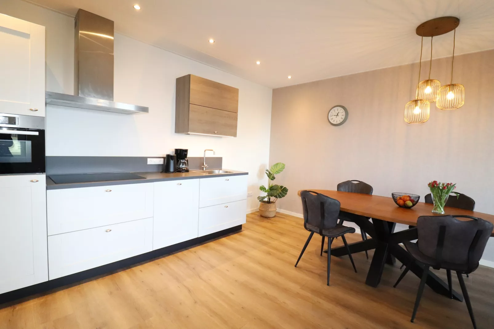 Berkenhof appartment-Dining room