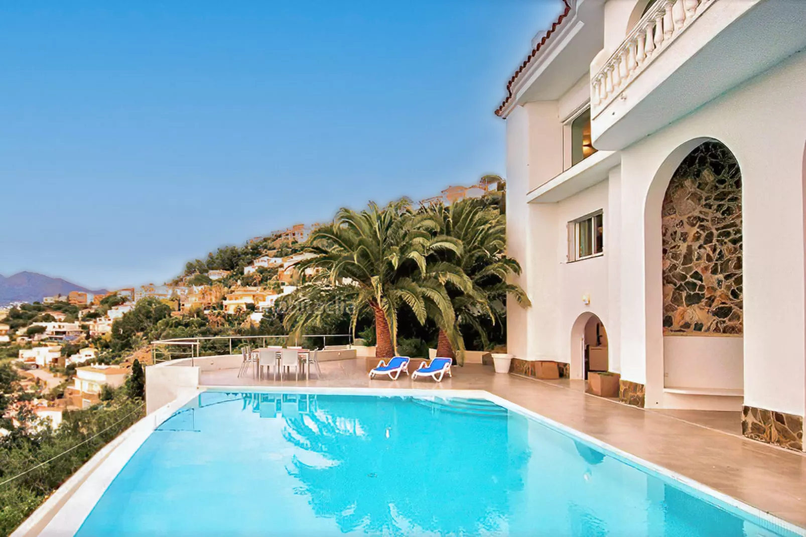 VILLA LOU-Piscine