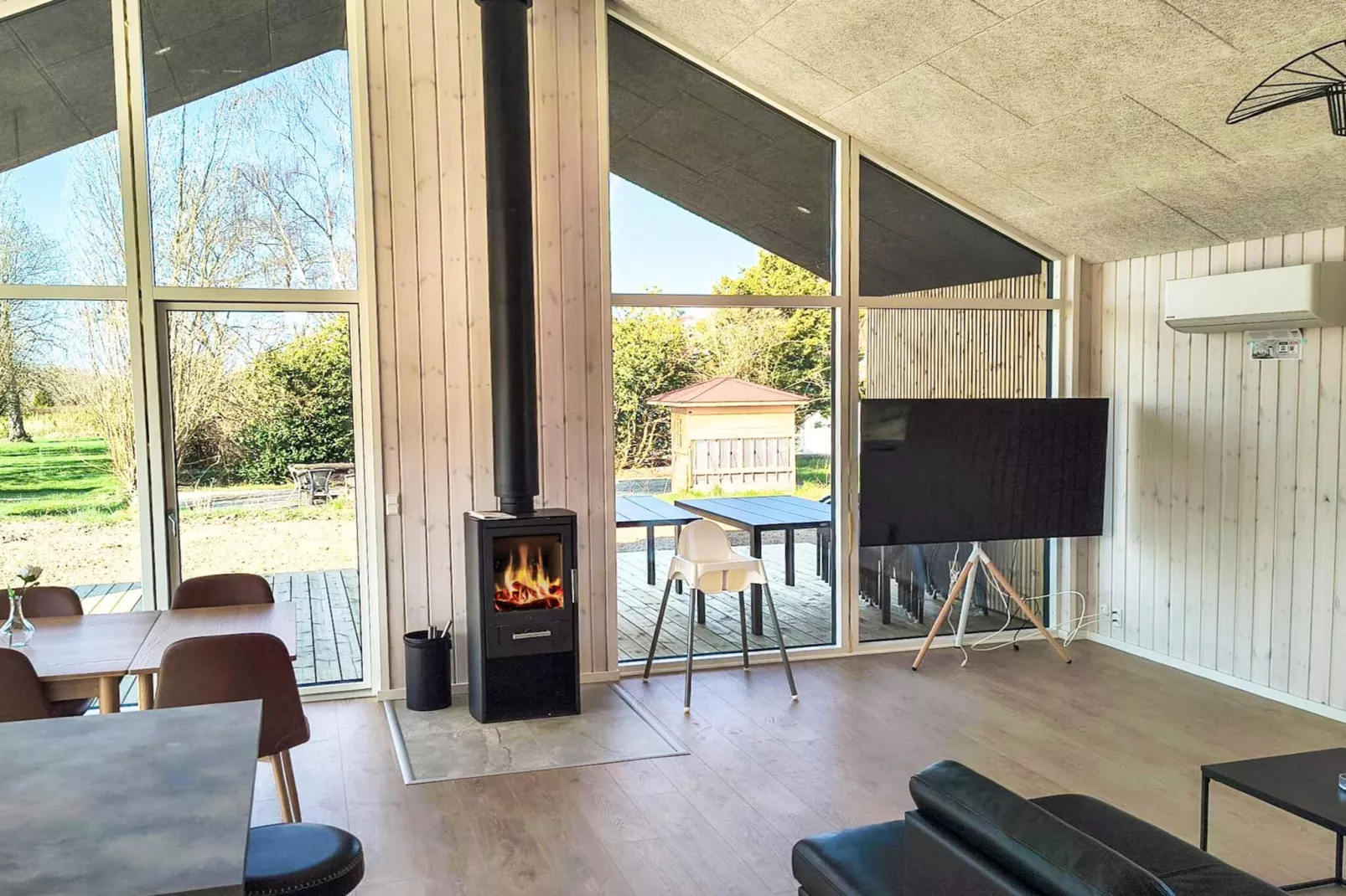5 star holiday home in Humble-Indoor