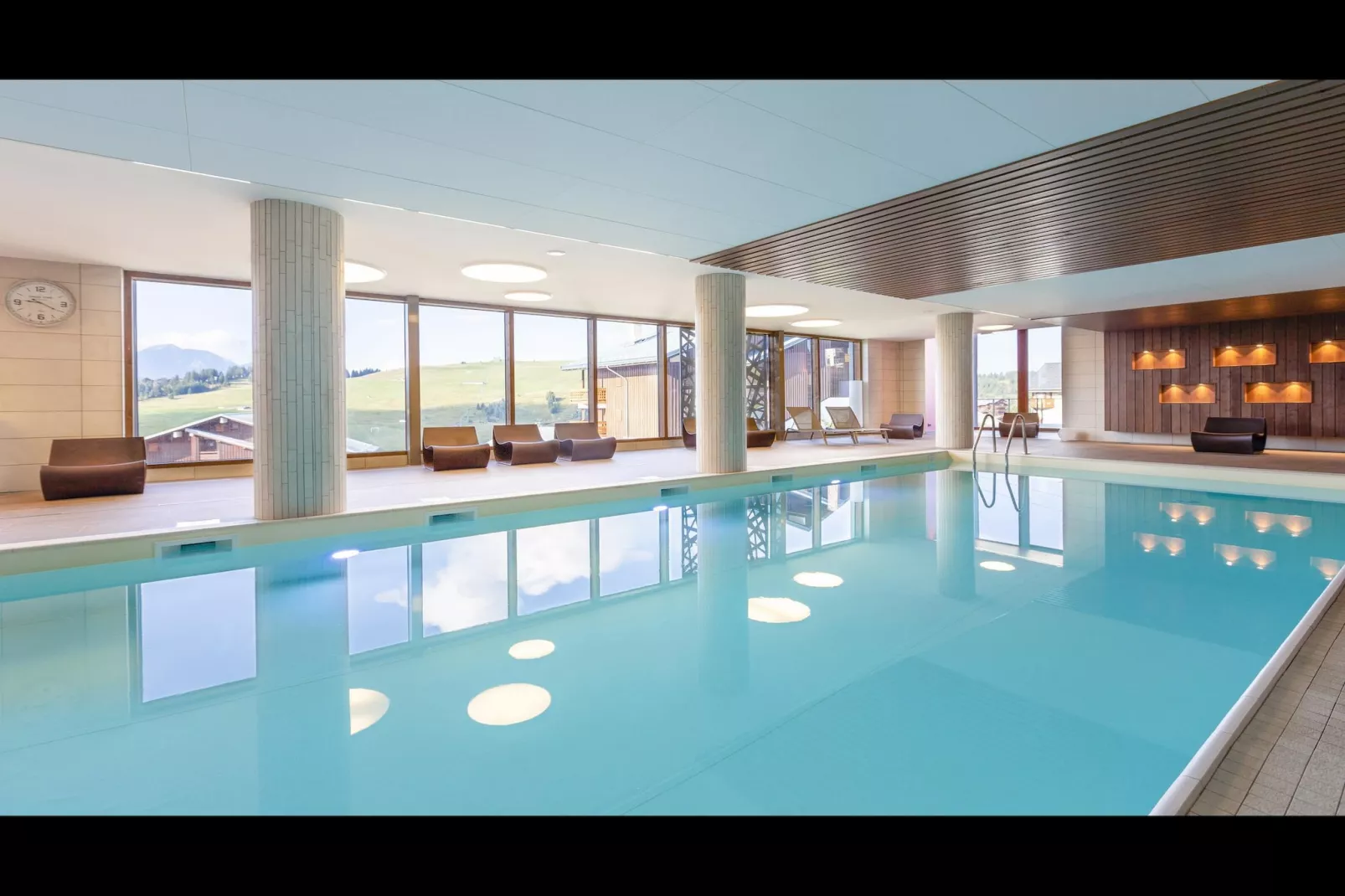 SAISIES-10PM-Pool