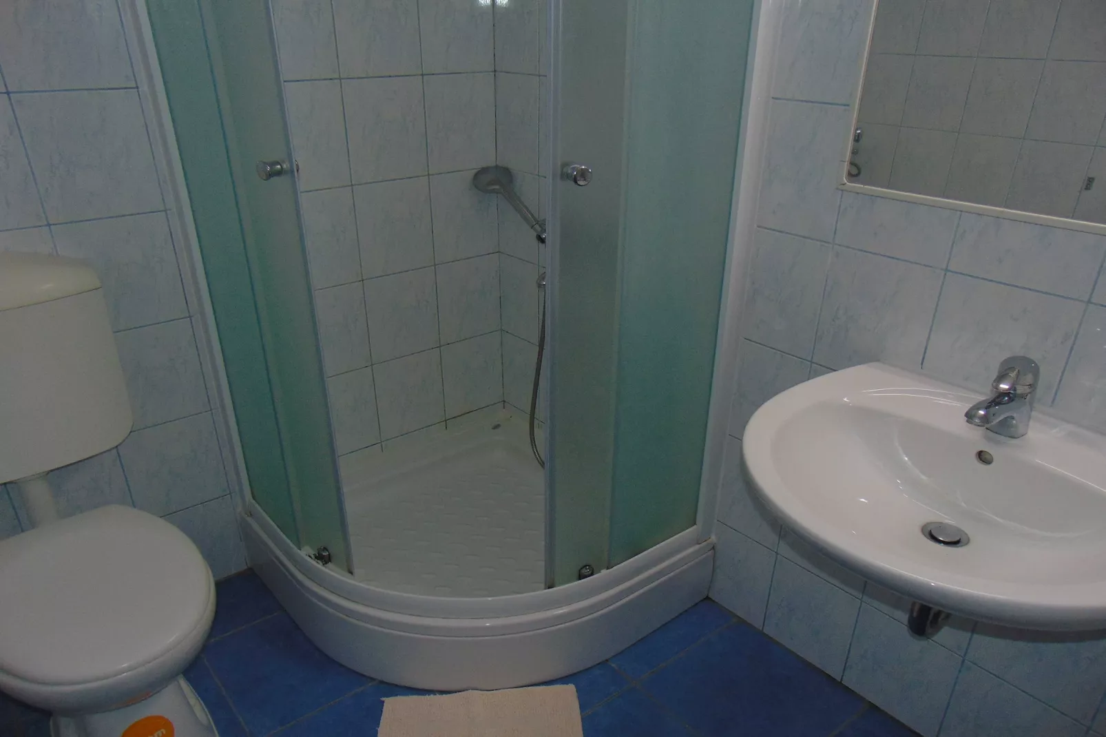 Apartments Elelu - One-Bedroom Apartment with Terrace-Badezimmer