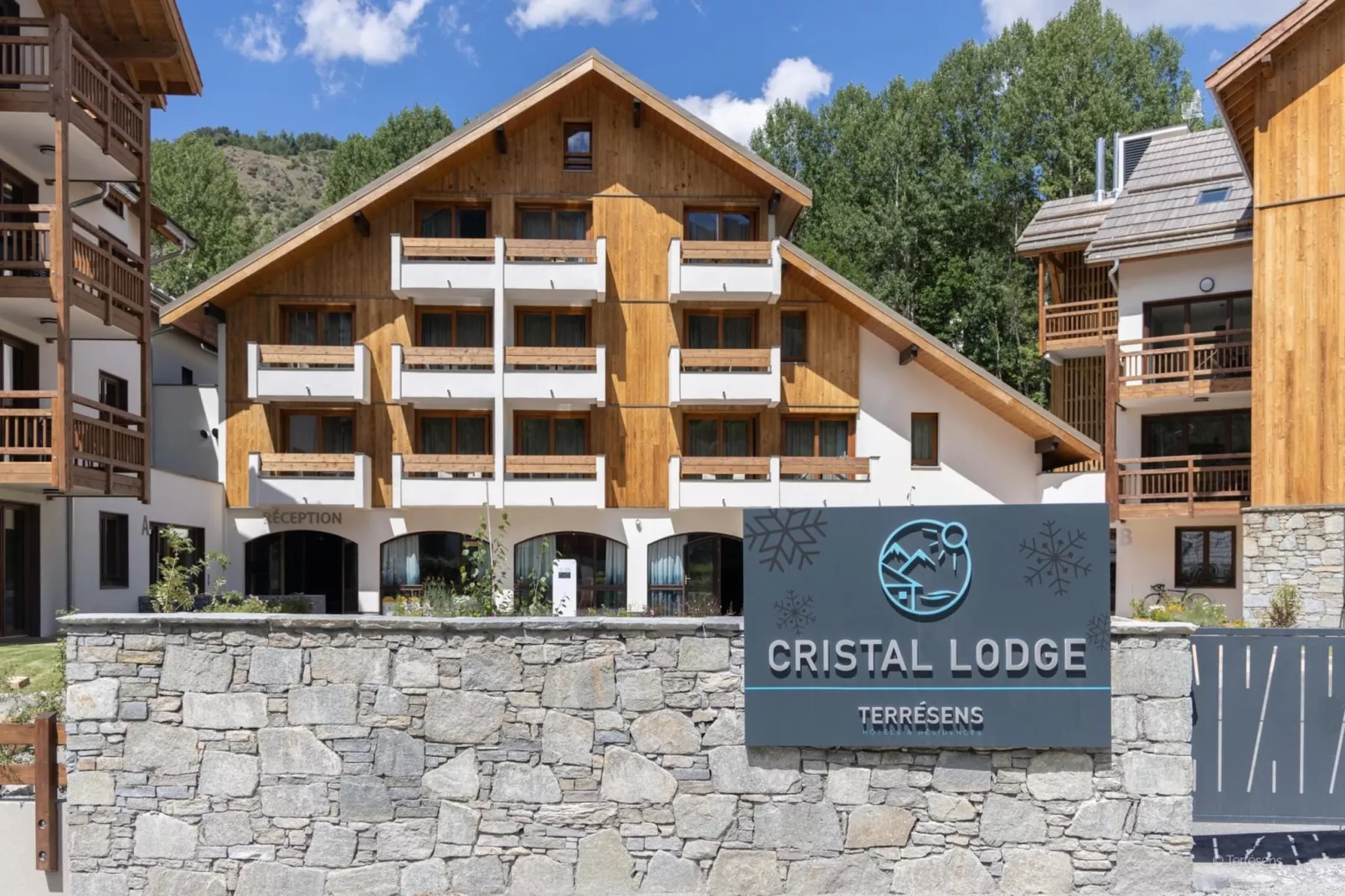 Le Cristal Lodge-RD2P-Exterior summer