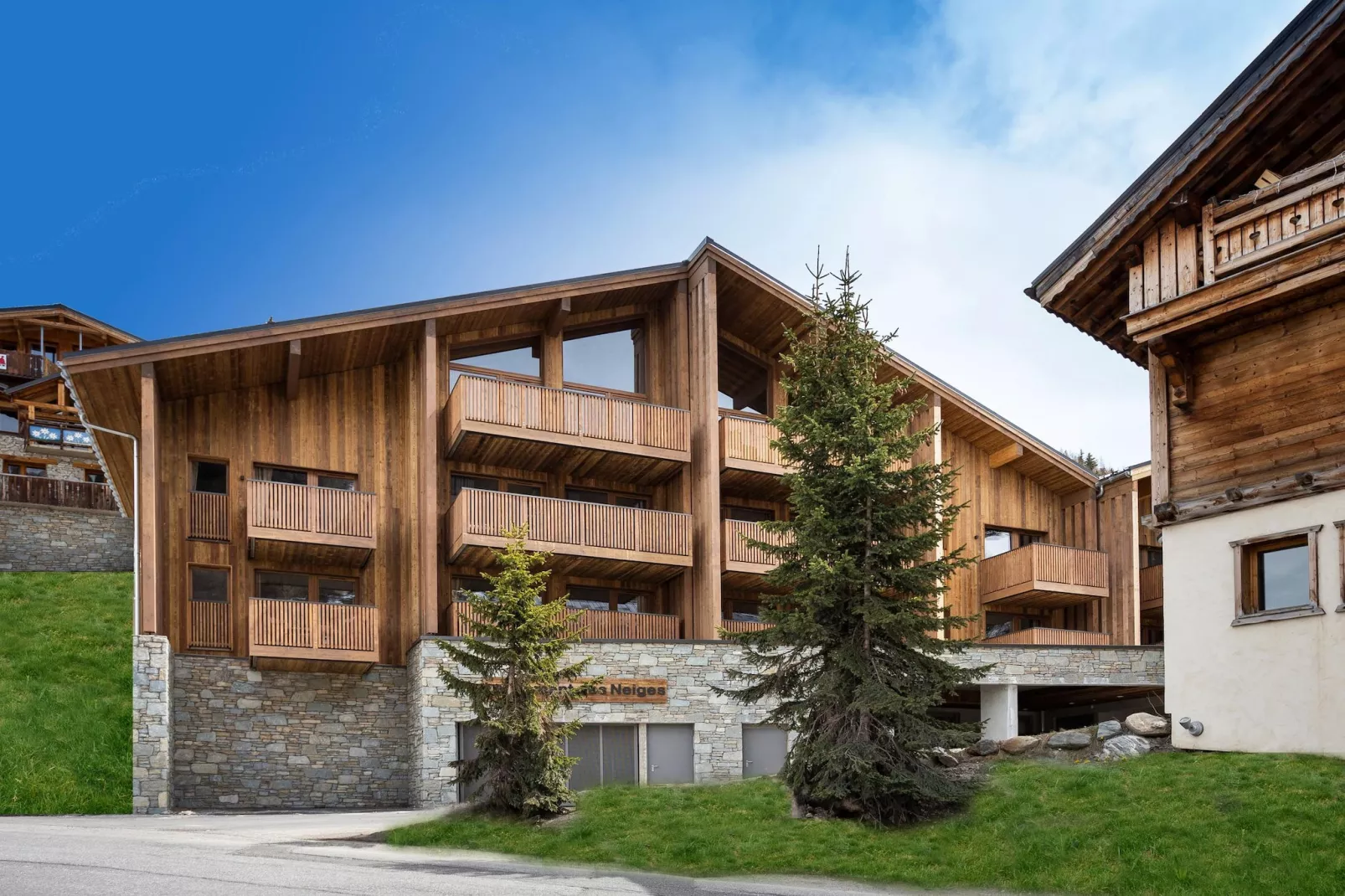 Le Diamant des Neiges-A48P-Exterior summer