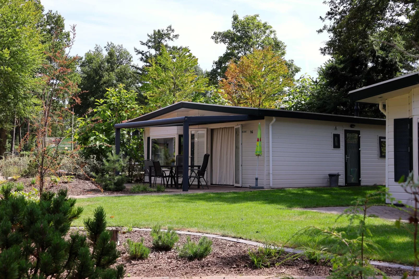 Bungalow Chalet+ | 2 - 4 people-Exterior summer