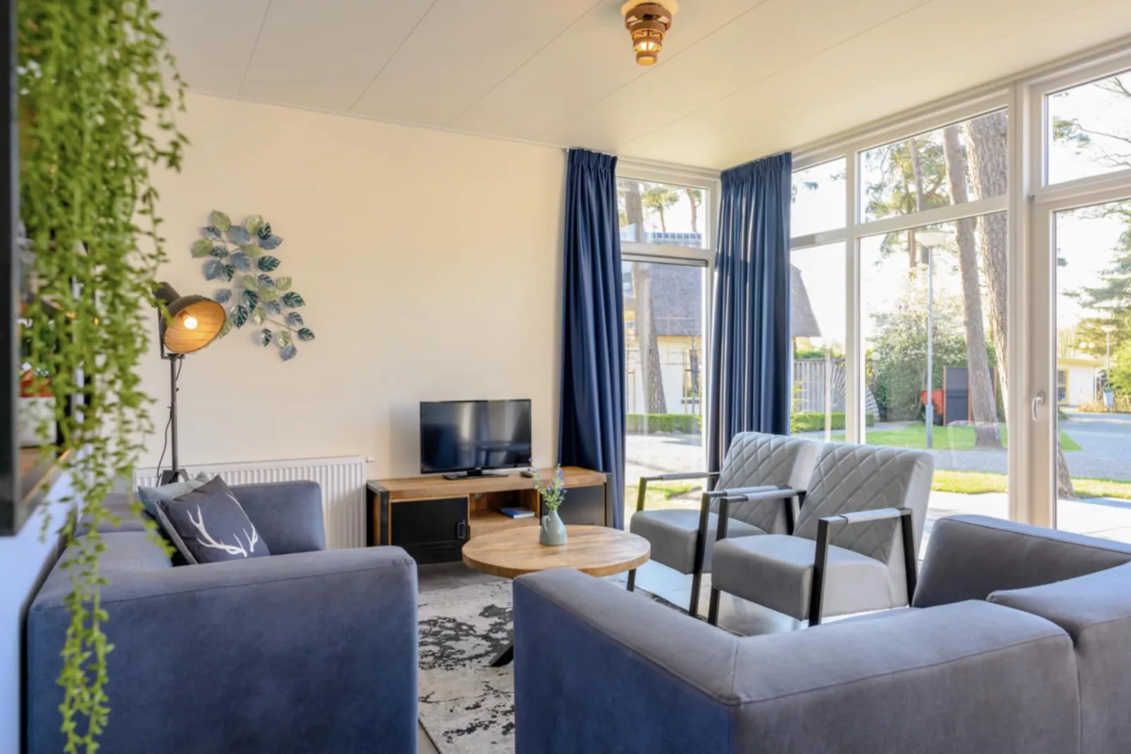 Forest Villa | 2 - 6 people-Living room