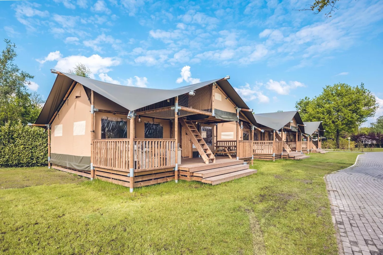 Safari tent 'Edelhert' | 2 - 8 pers-Außenbereich Sommer