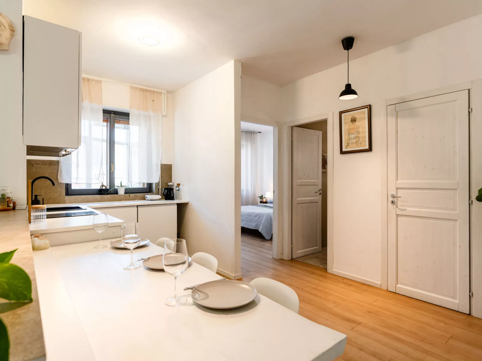 Seaview, Modern Apartment-Inside