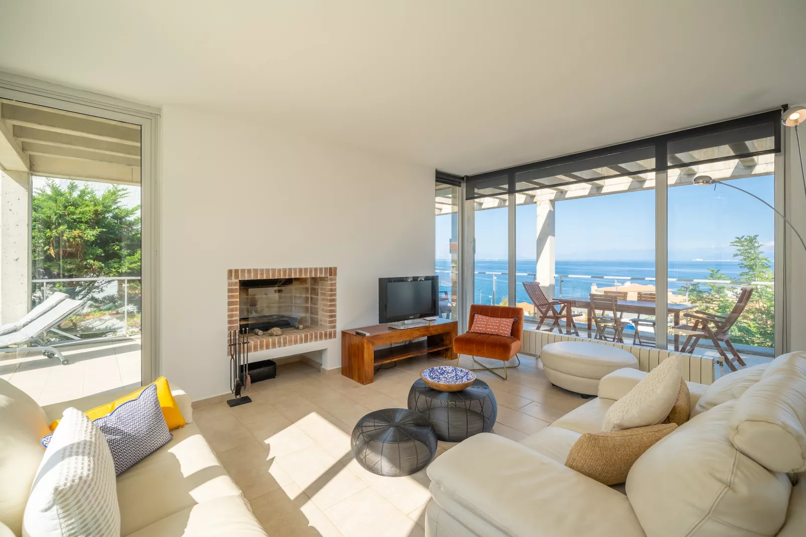 Illa-Living room