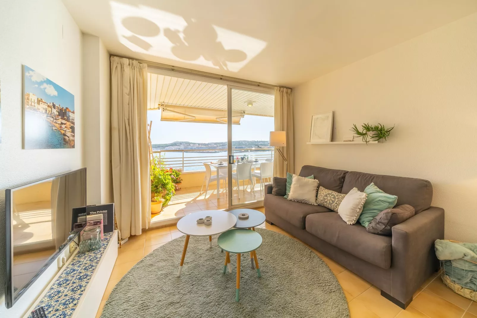 Georgina-Living room