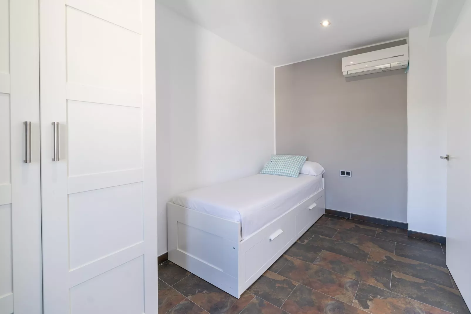 Elvira-Bedroom