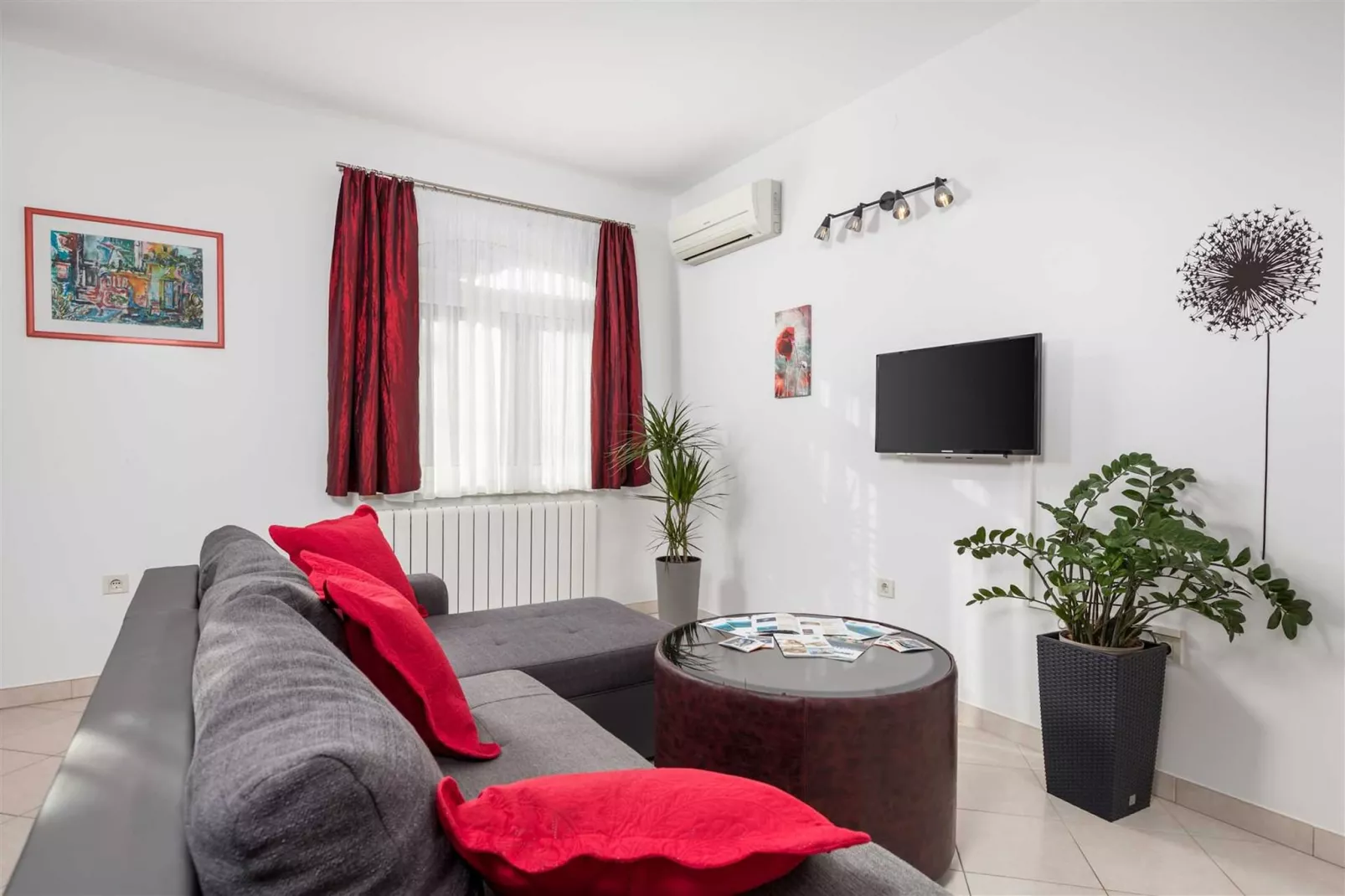 Apartment Slavica 1 - Red Paradise-Living room