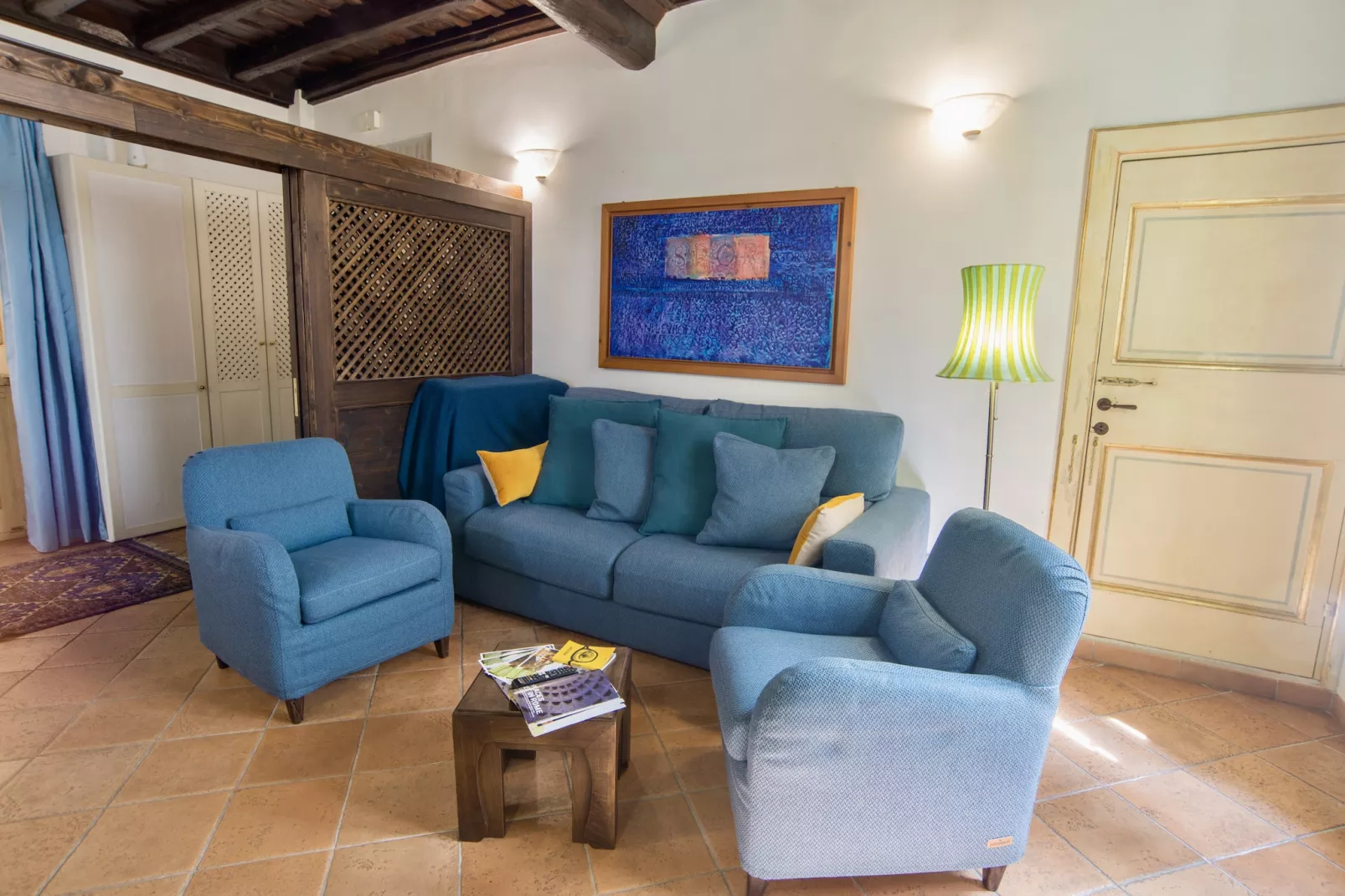 Trevi Fountain Apartment-Living room