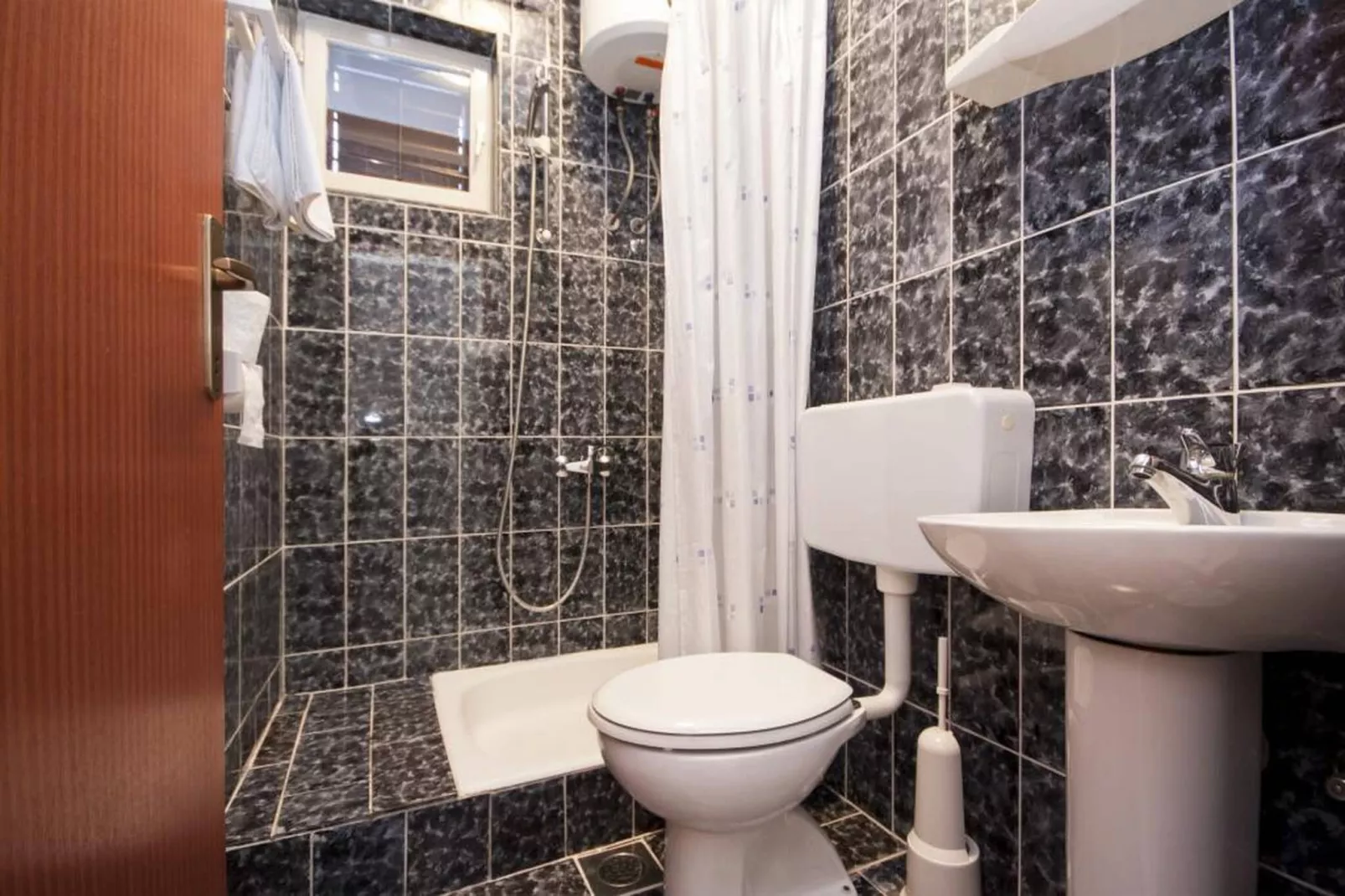 Apartments Zdenka - one bedroom apartment A2-Bathroom