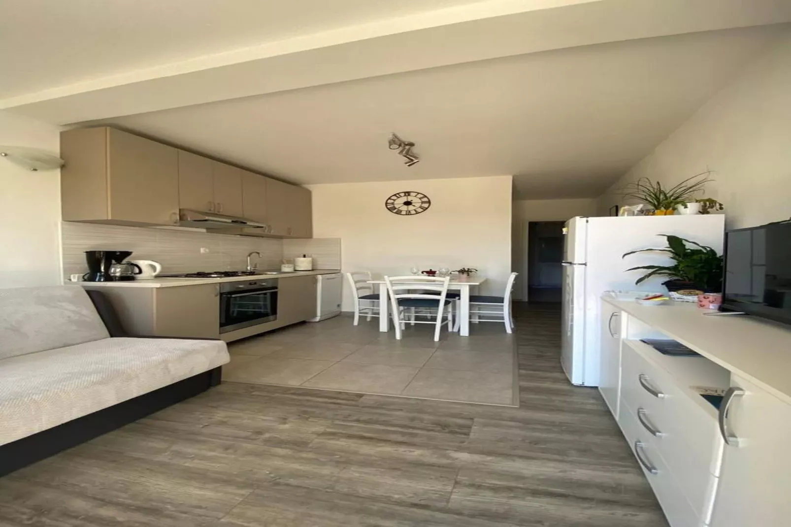 Apartment Ante-Living room