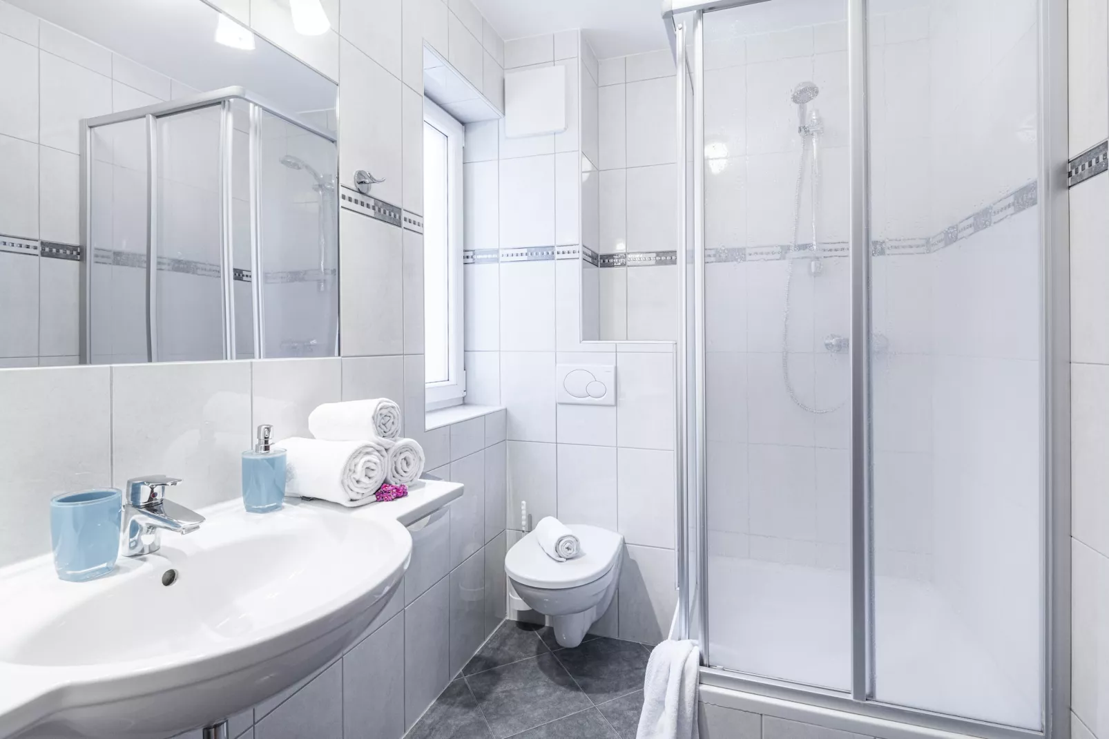 Comfort three-bedroom apartment – HO3C-Bathroom