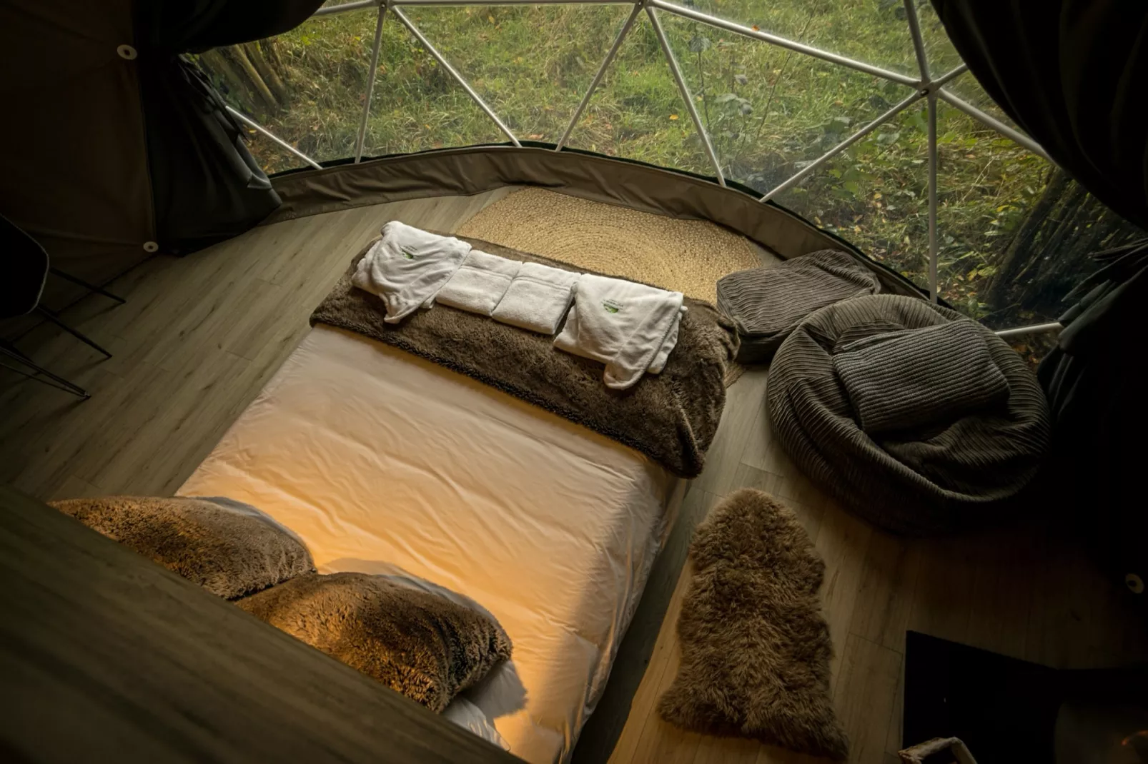 Hever Luxury Dome-Bedroom