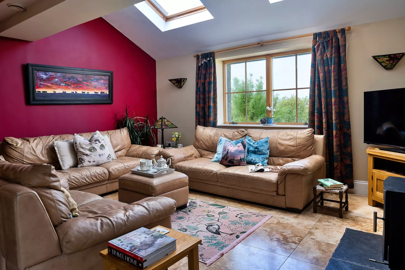 Red Kites Retreat-Living room