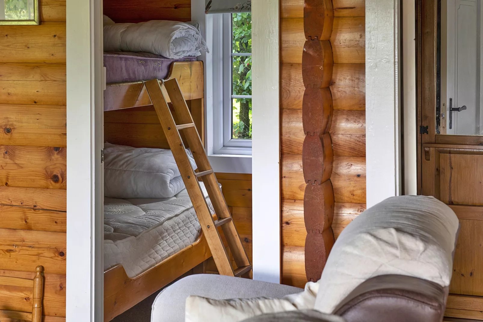 Mountain View-Bedroom