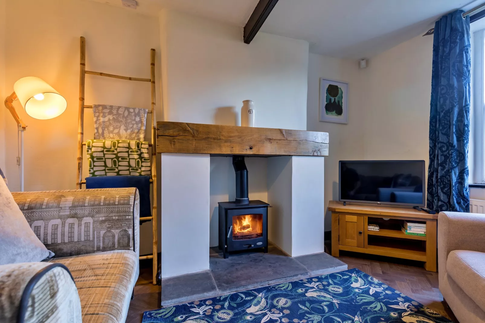 Spring Cottage-Living room