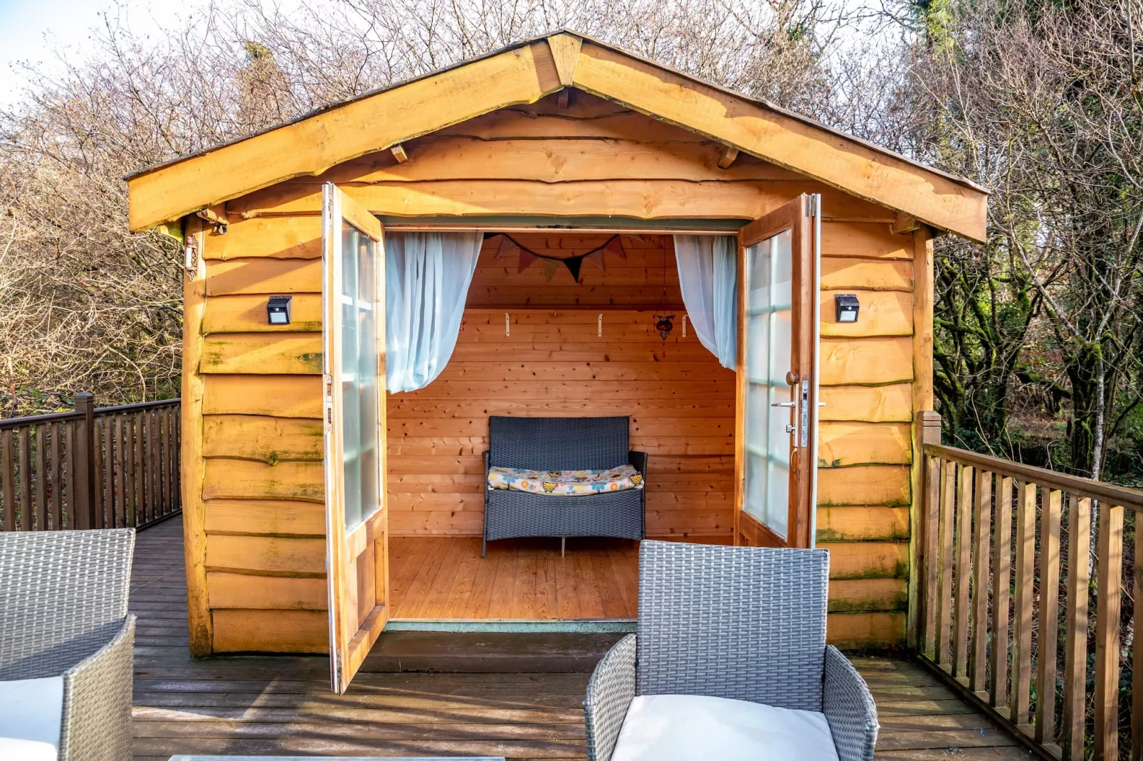Yeworthy Eco-Treehouse-Gardens summer