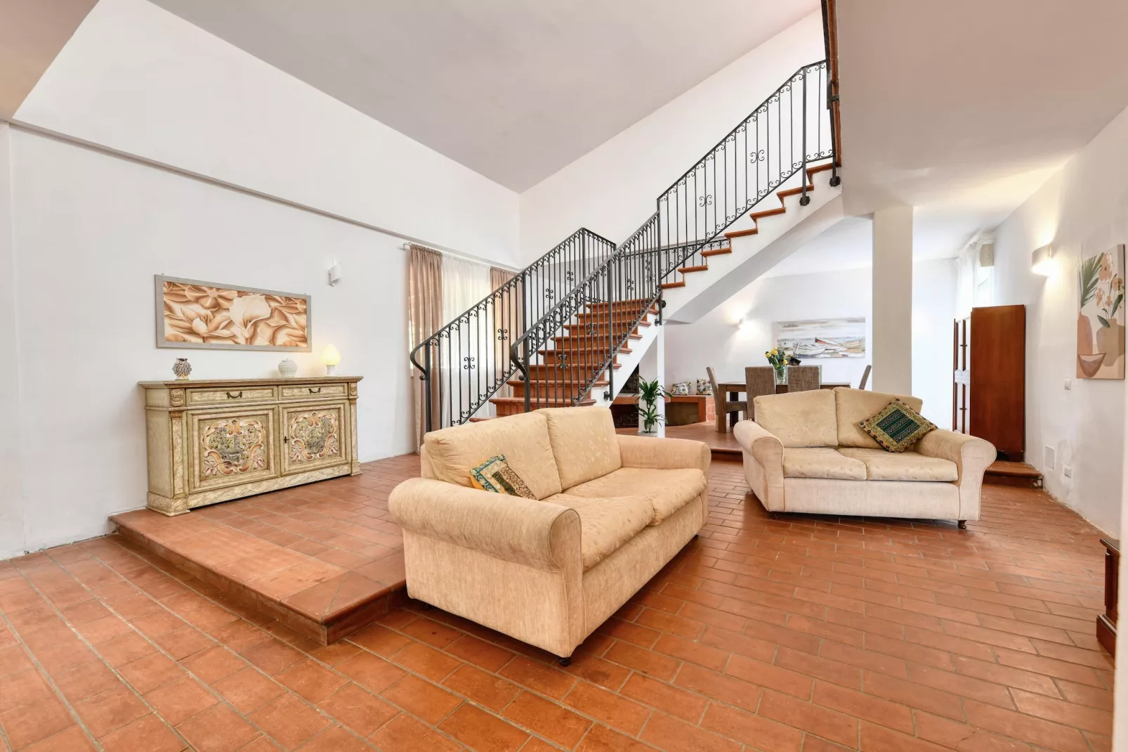 Villa Giugiò mit Privatpool-Living room