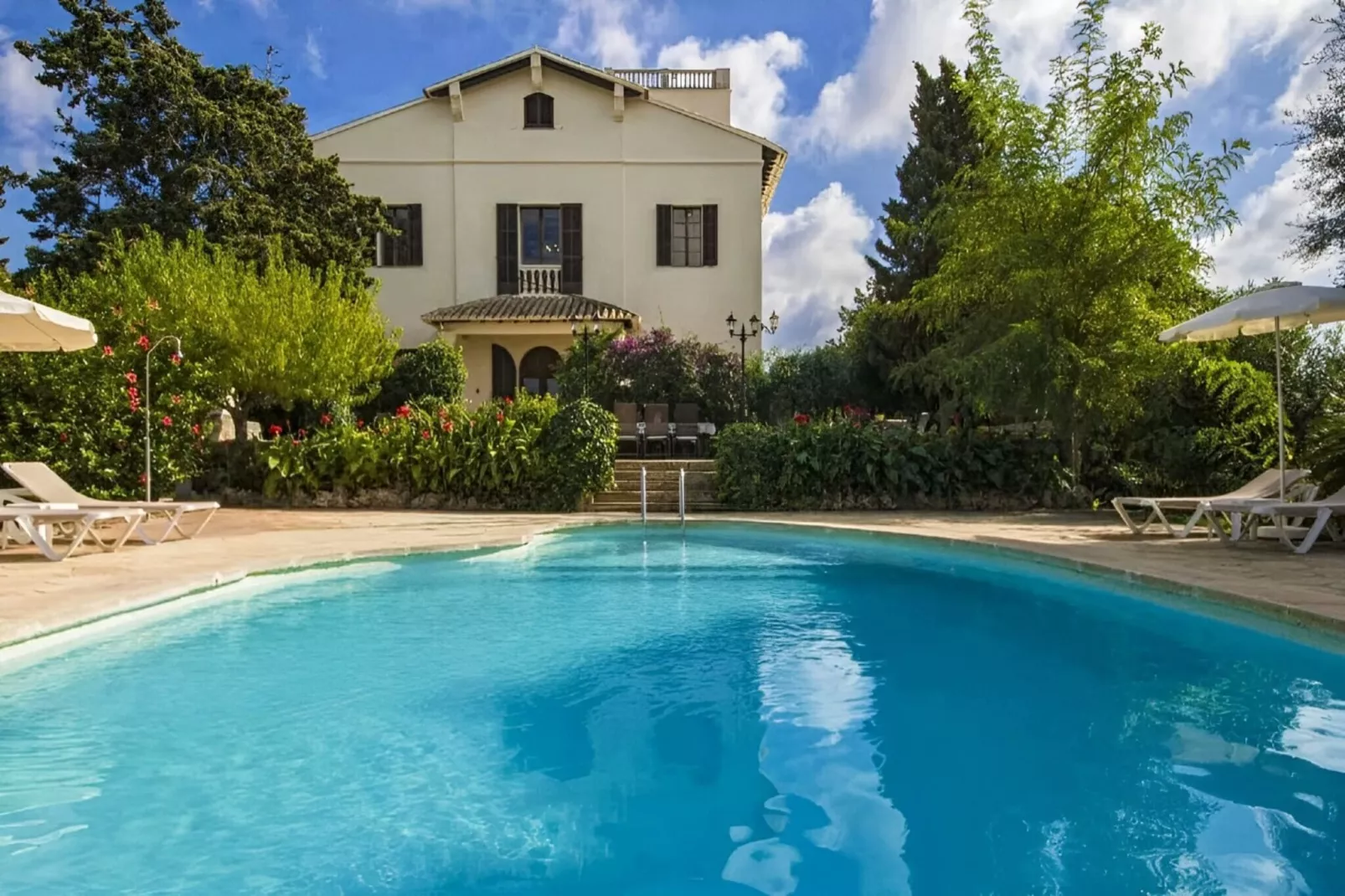 Son Granada-Pool