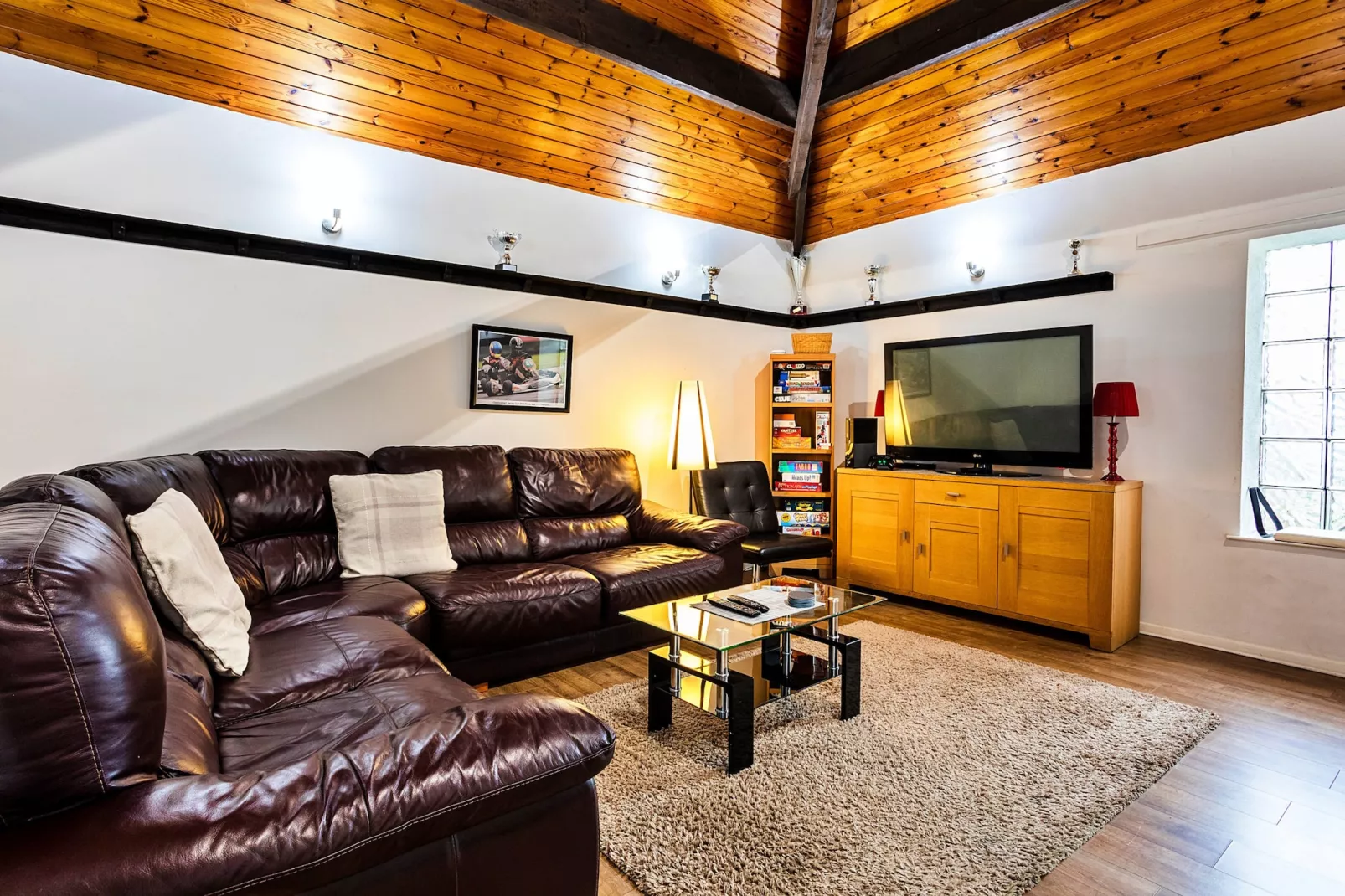 Woodstock Lodge-Living room