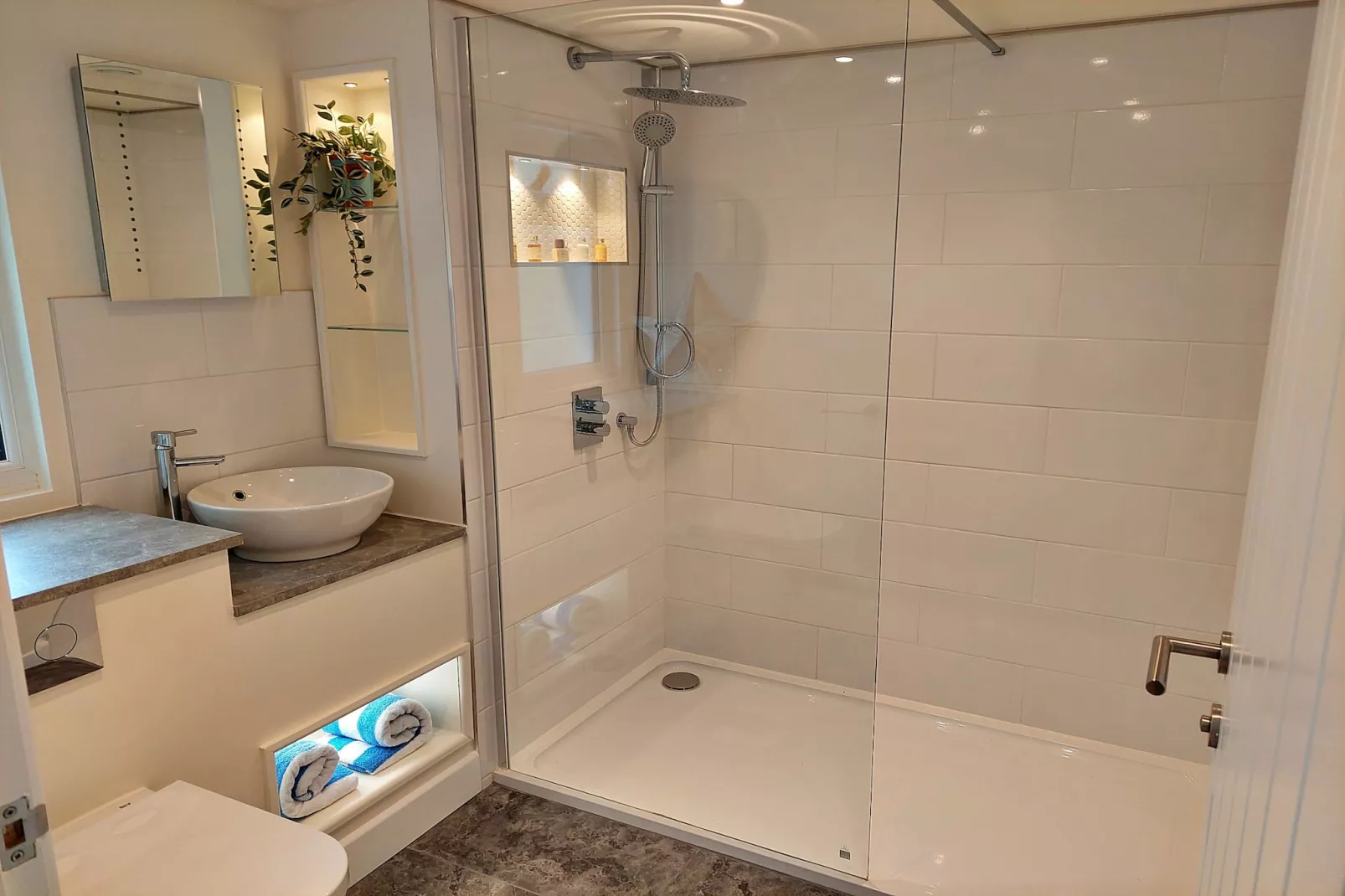 Little Dunley - Holly-Bathroom