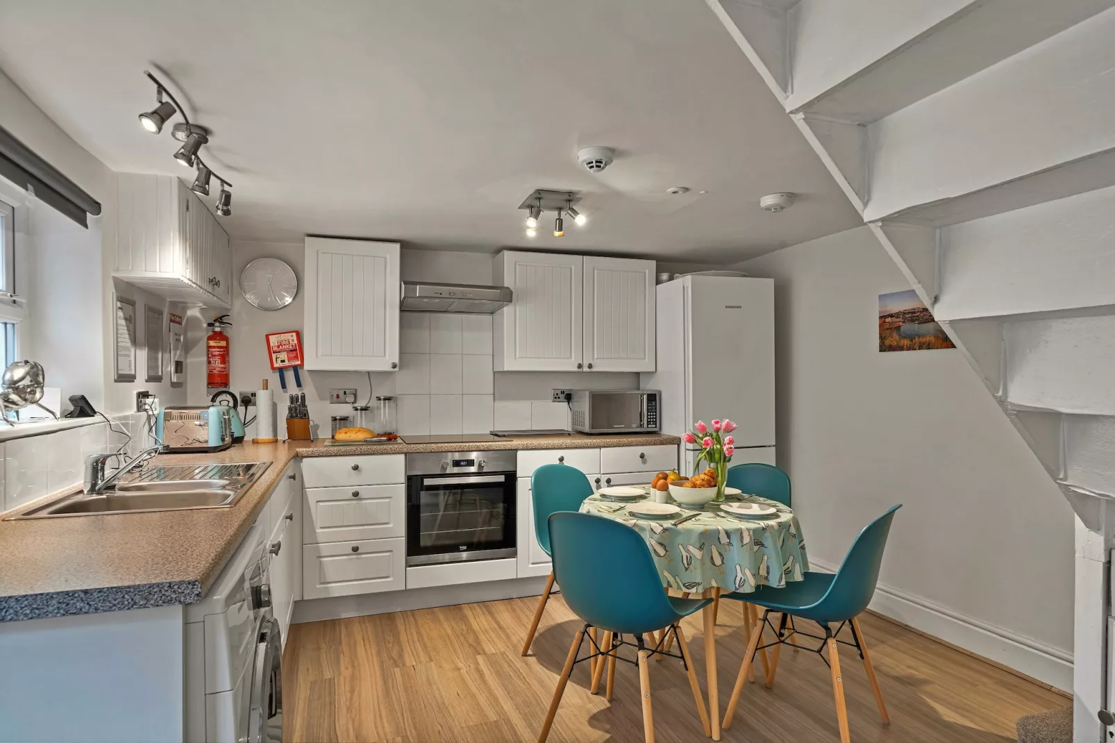 Porthole Cottage-Kitchen