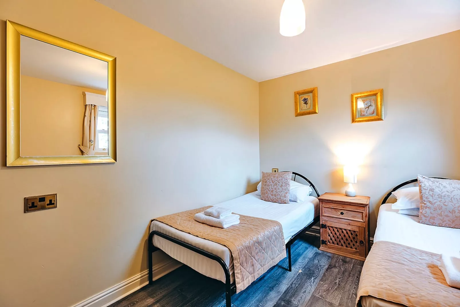 Netley Hall - Jasmine-Bedroom