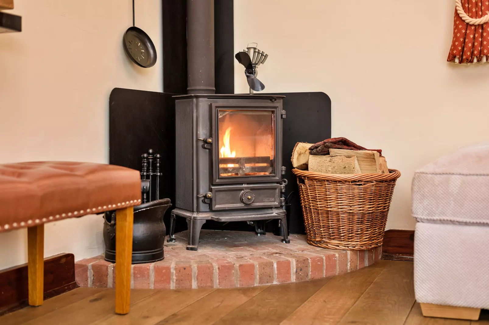 Flint Barn-Living room