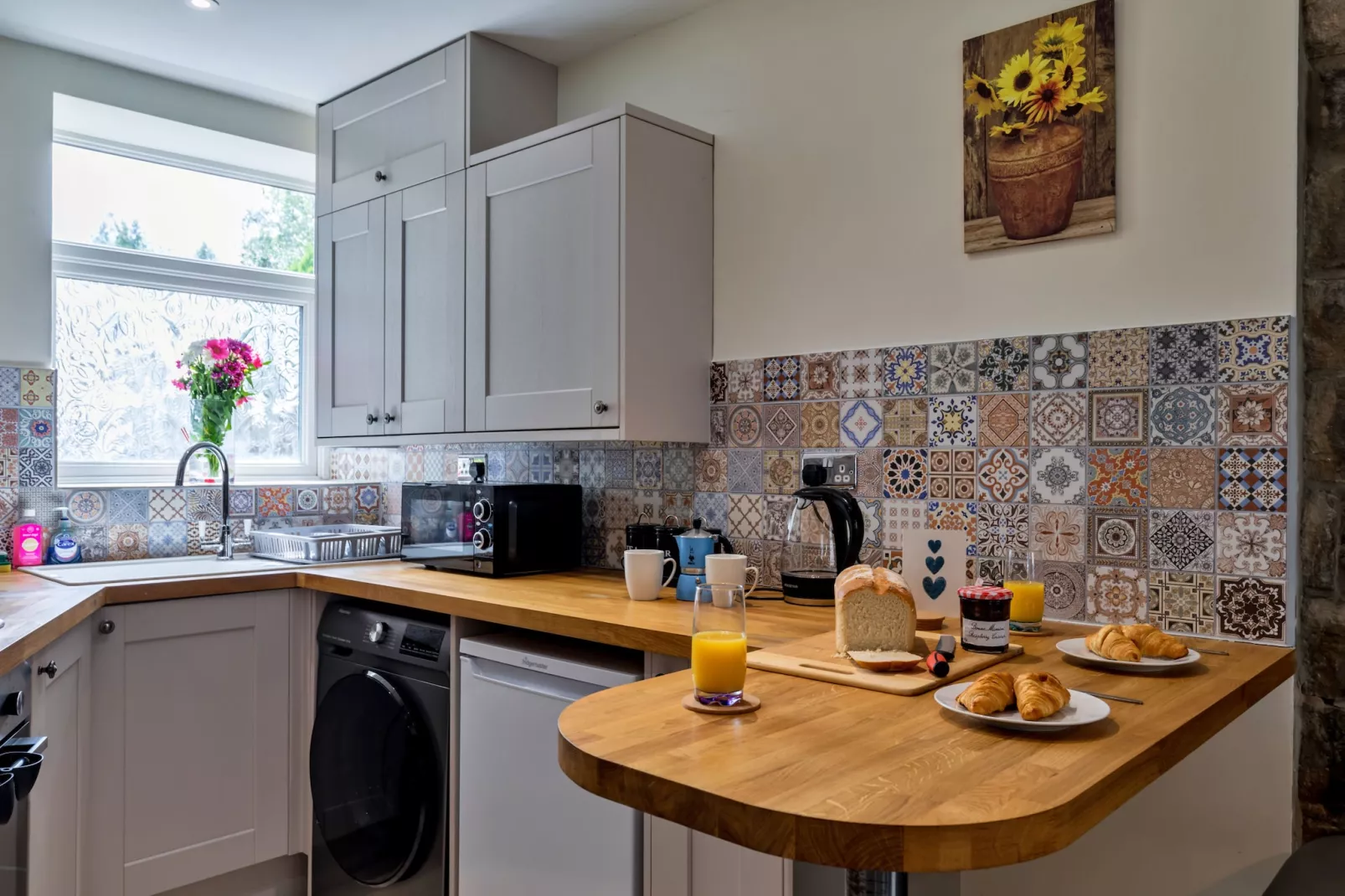 Suzy's Cottage-Kitchen