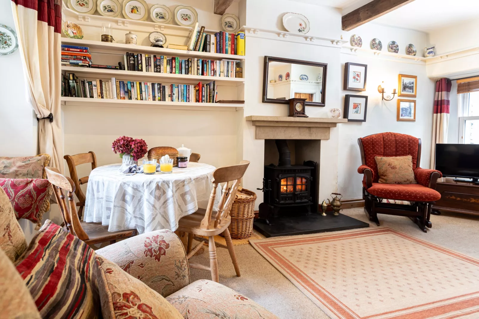Garden Cottage-Living room