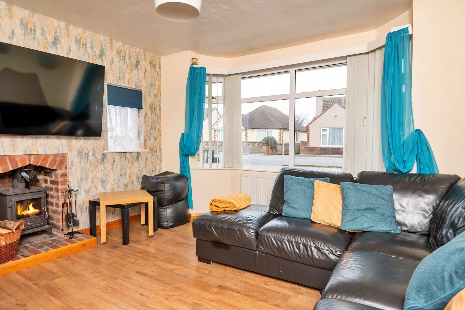 Llys Llewellyn-Living room