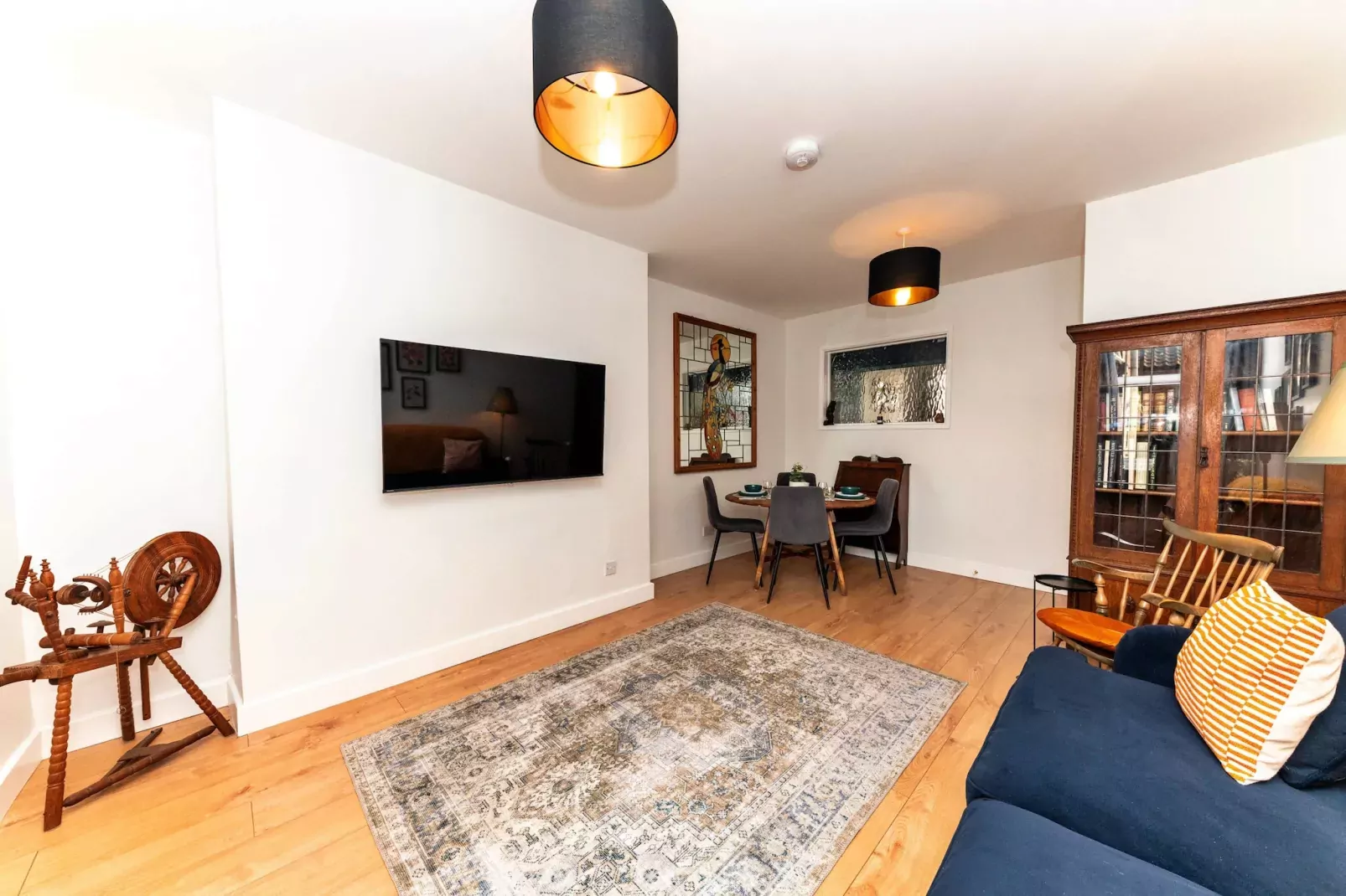 Sheila's Cottage-Living room