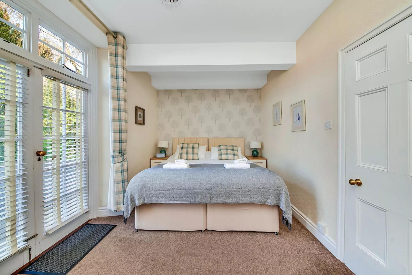 Kilburn Hall Apt-Bedroom