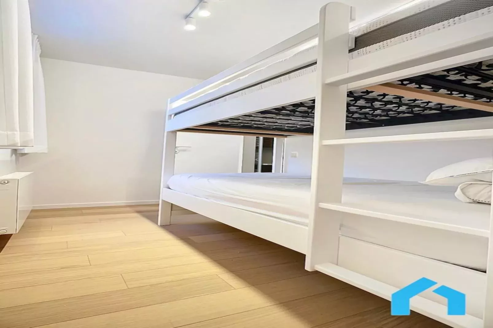 Sun Building 61-Bedroom