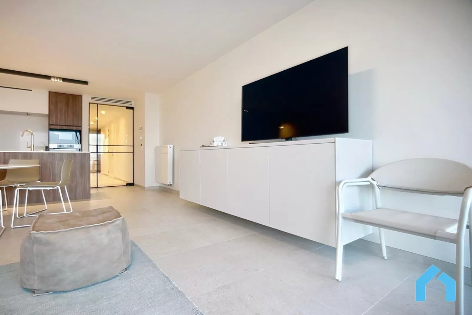 Emeraude 11-Living room