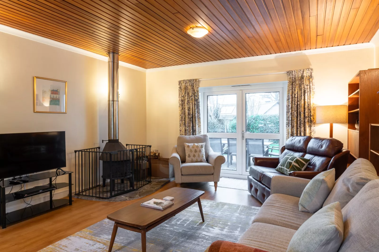 Sunny Nook-Living room