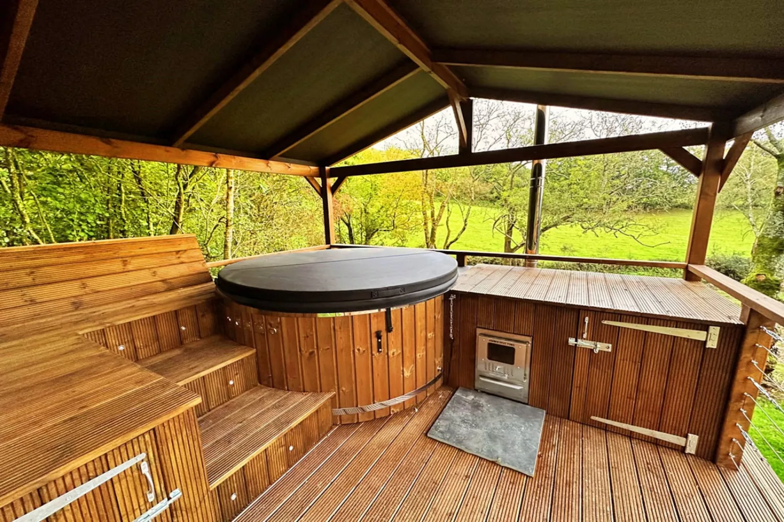 Wakehurst Luxury Dome-Terrace