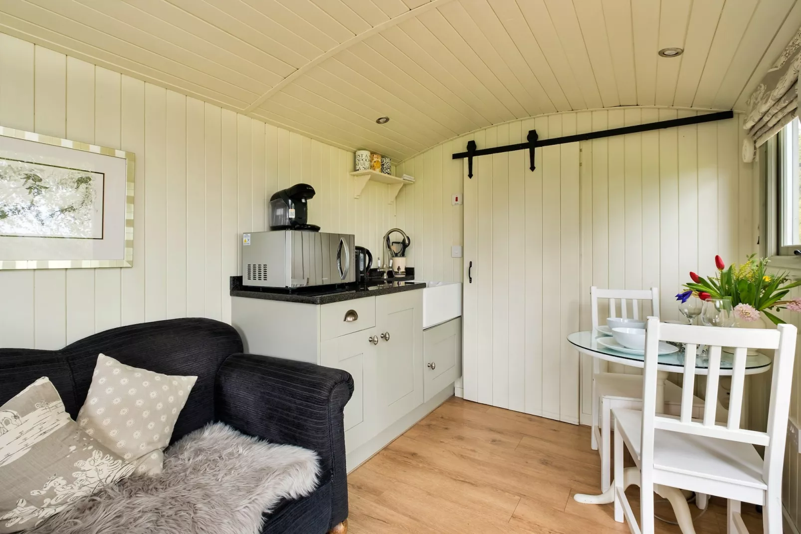 Hay and Hedgerow Glamping-Living room