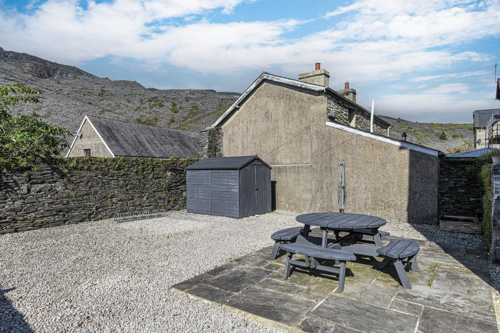 The Moelwyn-Exterior summer