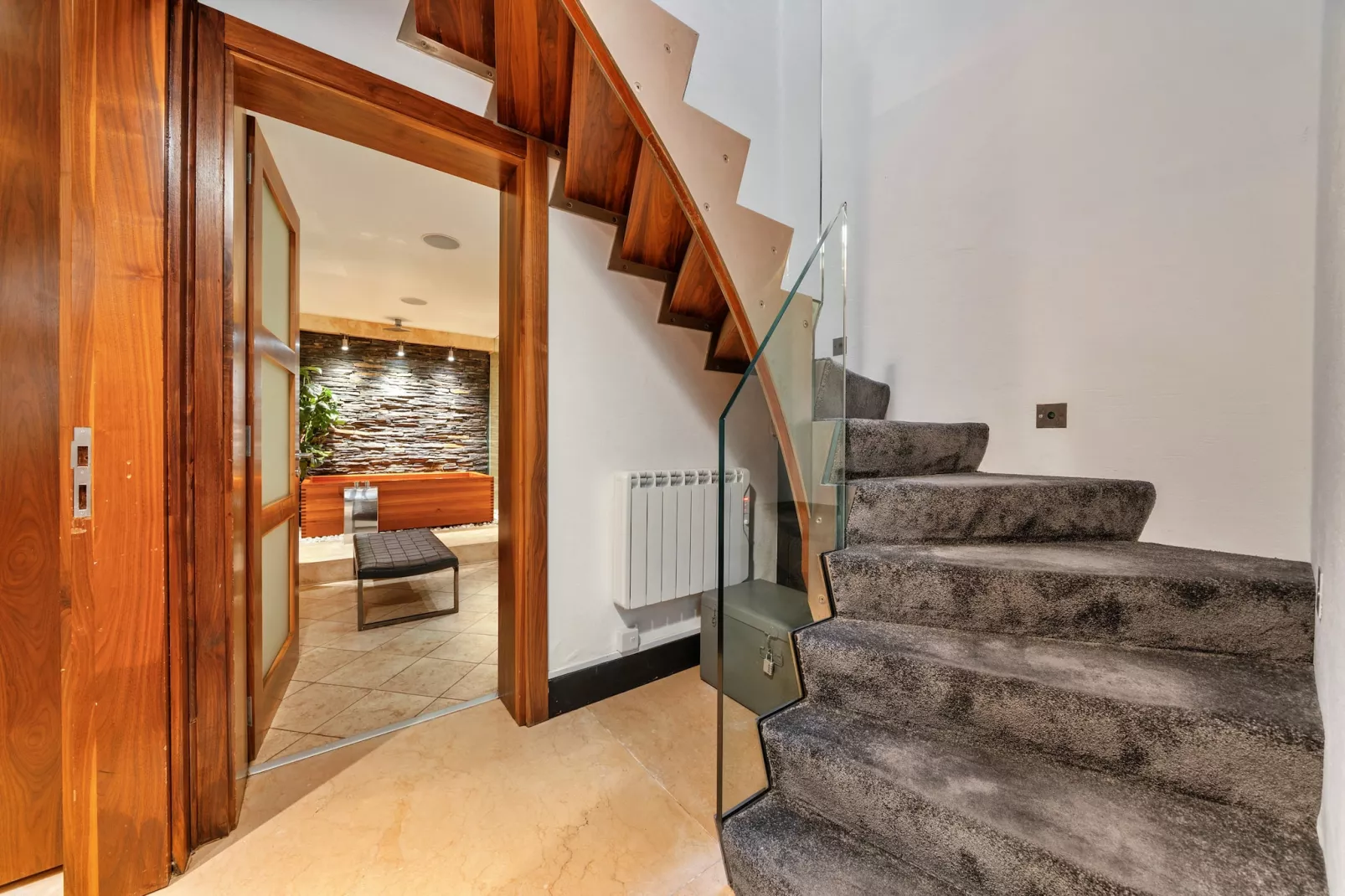 Kensington Residence-Landing