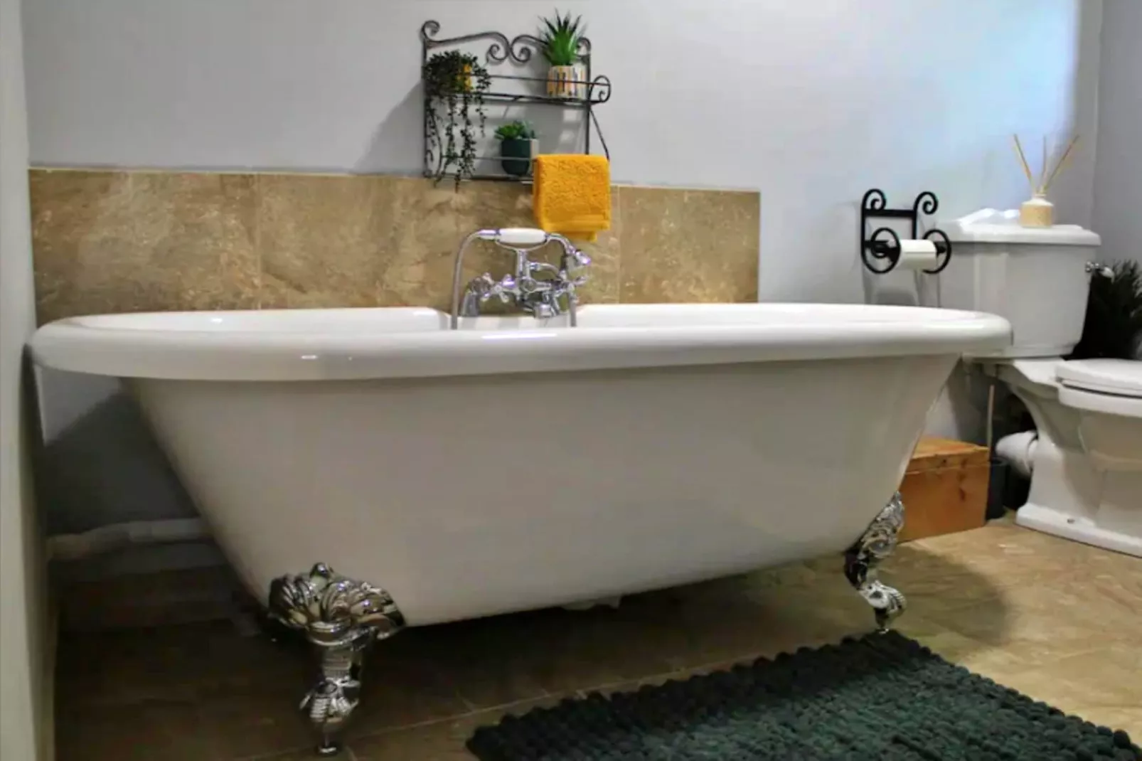 Hilltop Stable-Bathroom