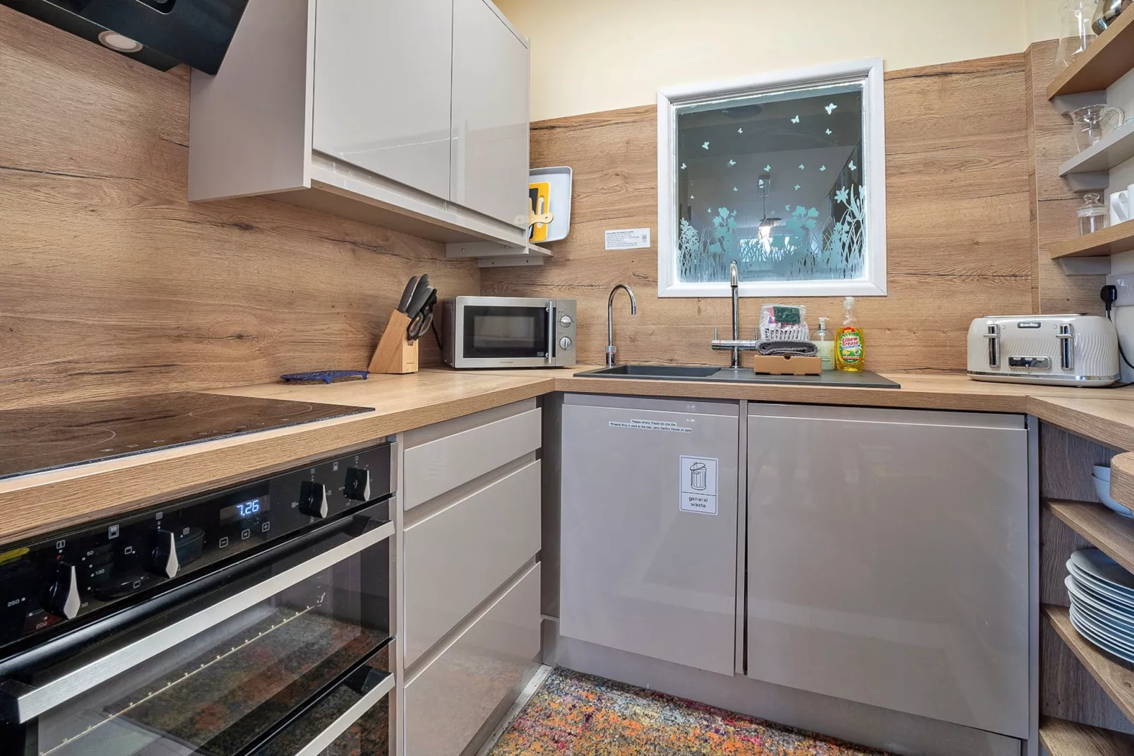 No. 62 at Gadlys House-Kitchen